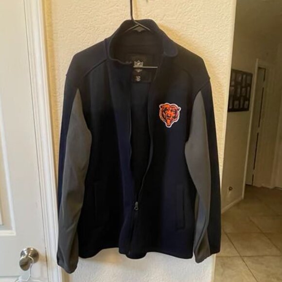 GIII Apparel Group Chicago Bears sweater - Picture 2 of 5